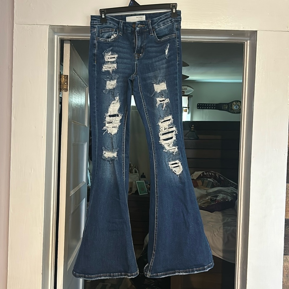 Women’s/ junior’s wide leg distressed jeans